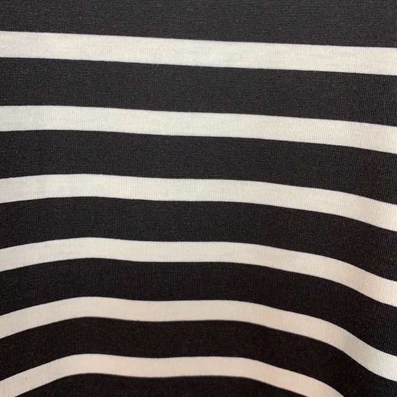 LULAROE Elizabeth Tunic in Black & White Stripes 1017 - Picture 2 of 4